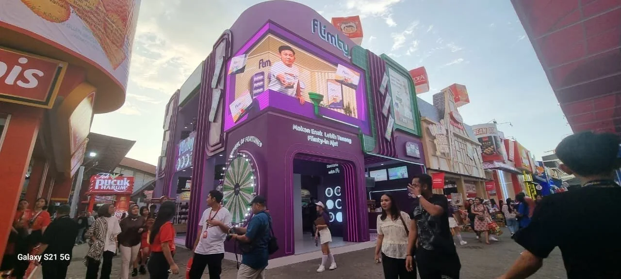 Large outdoor digital brand activation