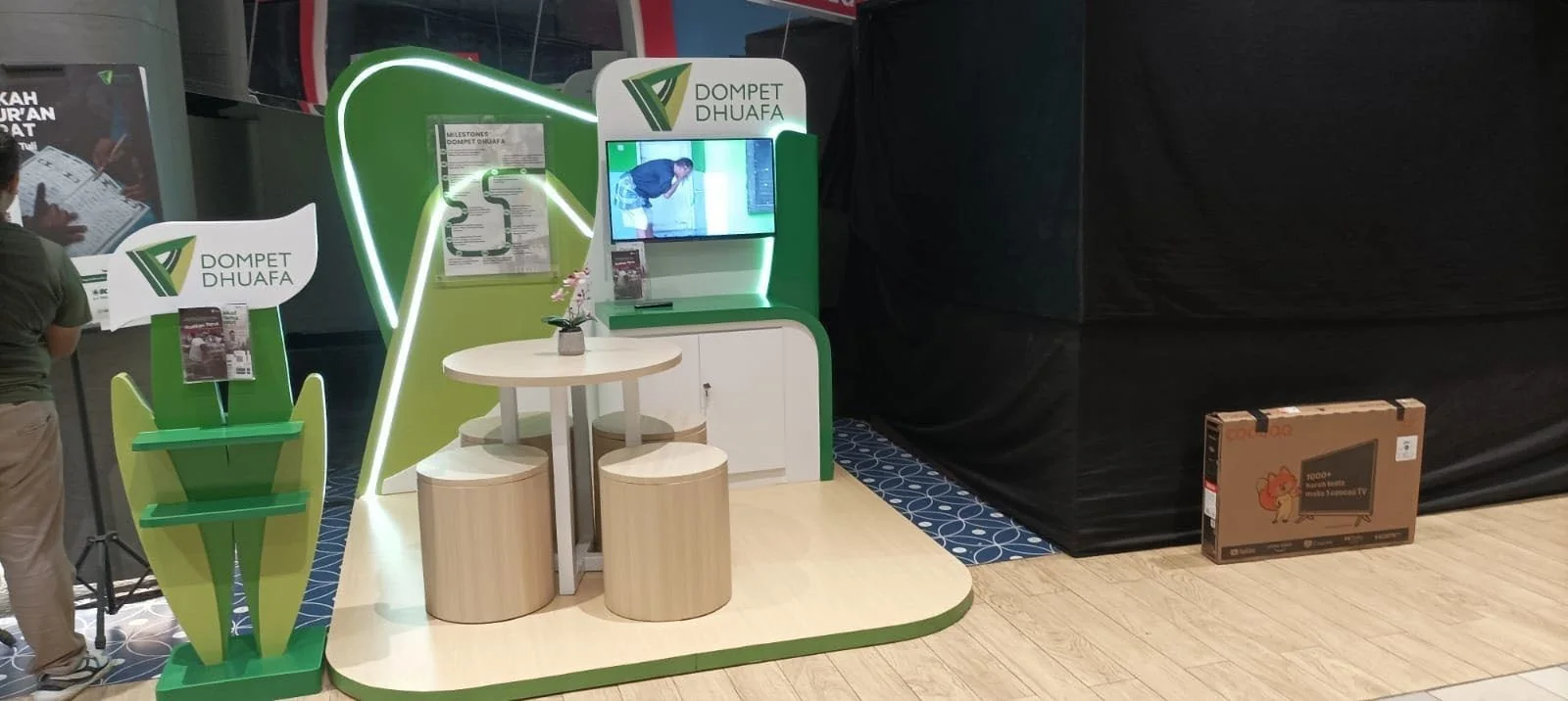 Compact green social impact exhibition booth